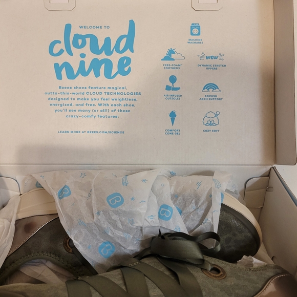 Bzees Glisten Green Animal Print Ribbon Lace-Up Fashion Sneakers Size 10 Wide - Picture 8 of 10